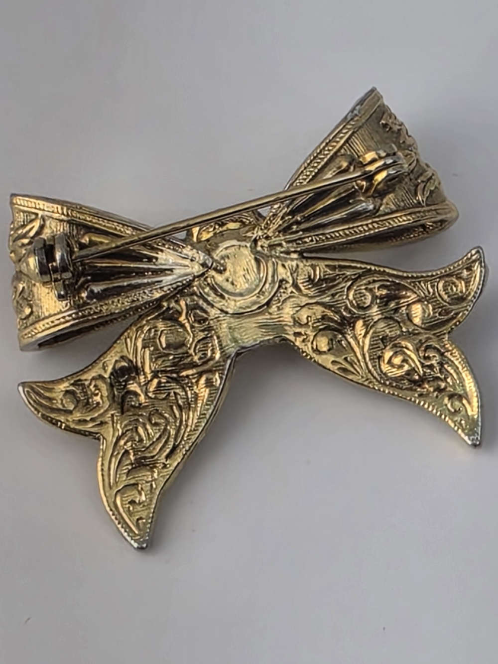1928 Gold-Tone Bow Brooch with Clear Rhinestones - Picture 3 of 3